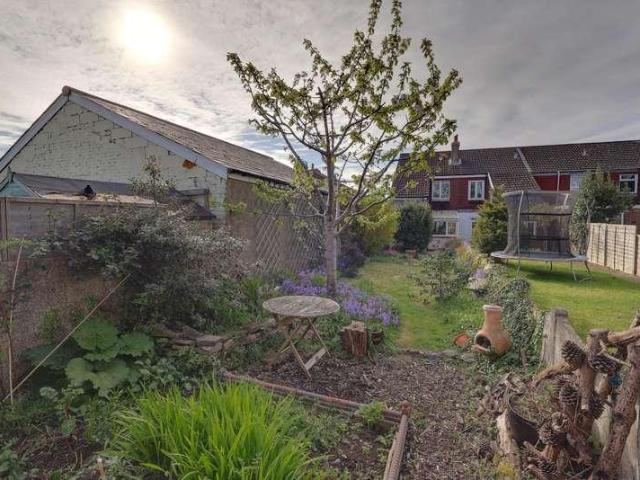 2 bed house for sale