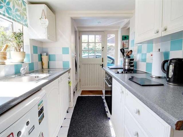 2 bed house for sale
