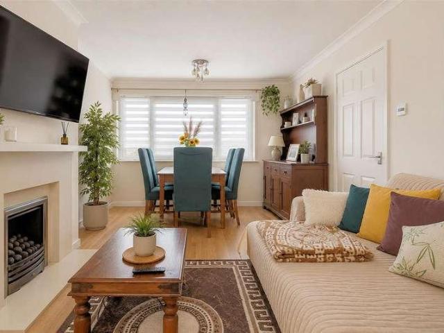 2 bed house for sale