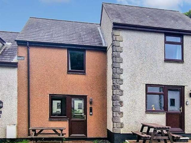 2 bed house for sale