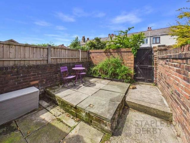 2 bed house for sale