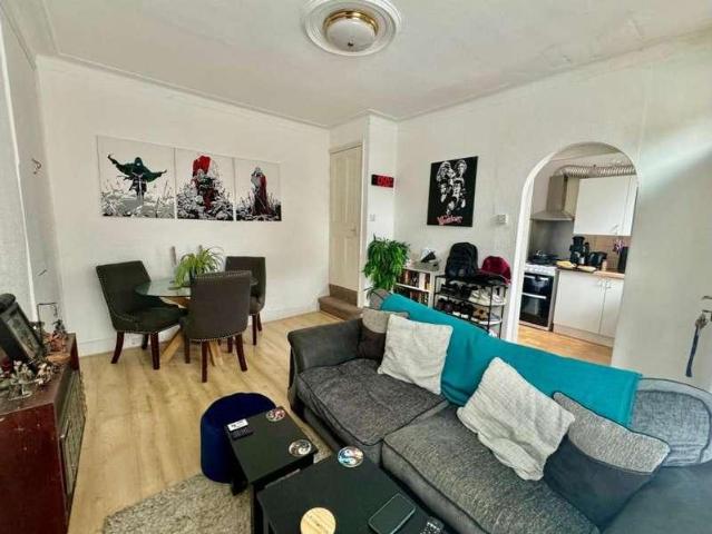 2 bed house for sale