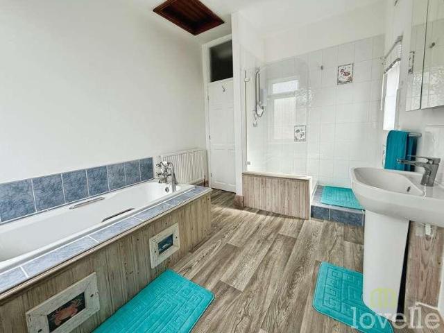 2 bed house for sale