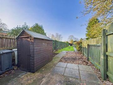 2 bed house for sale