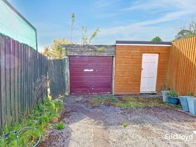 2 bed house for sale