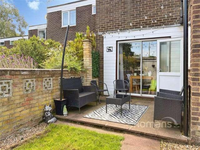 2 bed house for sale