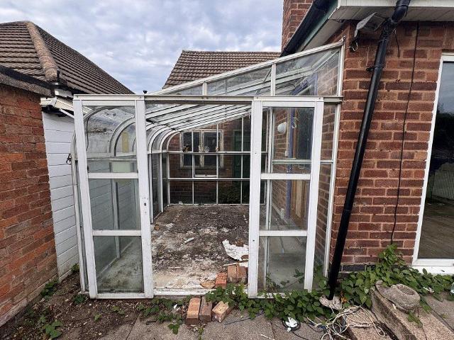 2 bed house for sale