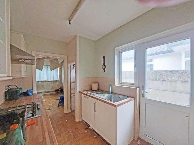 2 bed house for sale