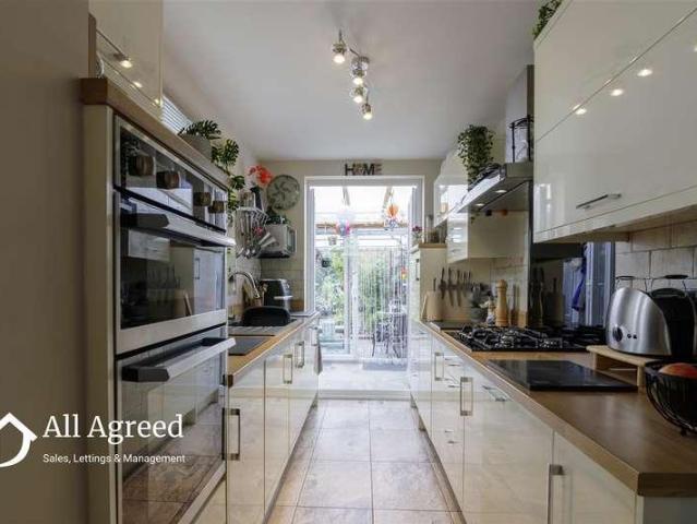 2 bed house for sale