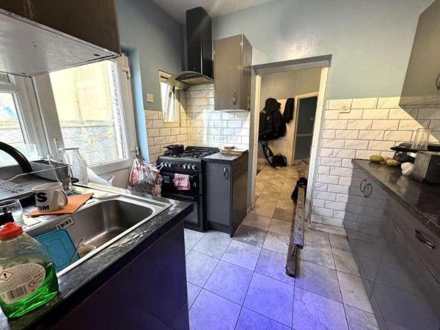 2 bed house for sale