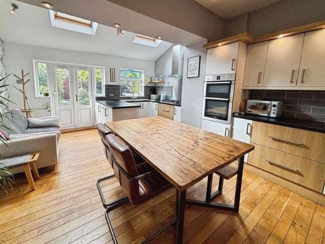 2 bed house for sale
