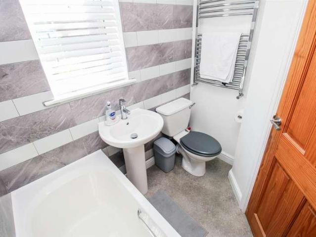 2 bed house for sale