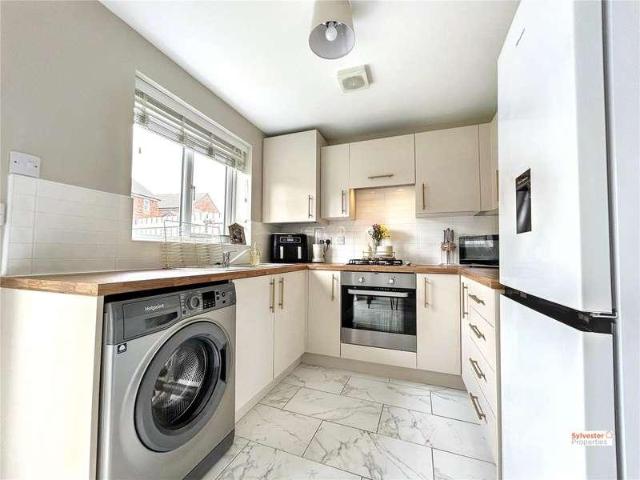 2 bed house for sale