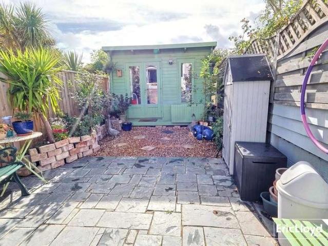 2 bed house for sale