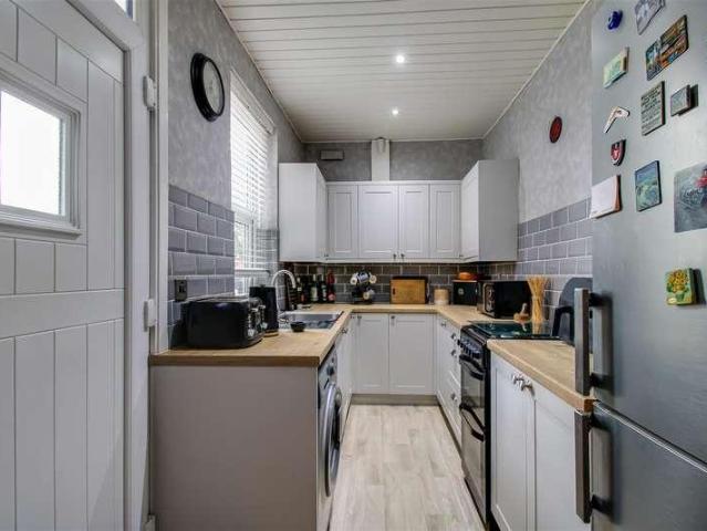 2 bed house for sale