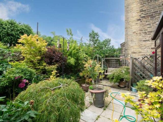 2 bed house for sale