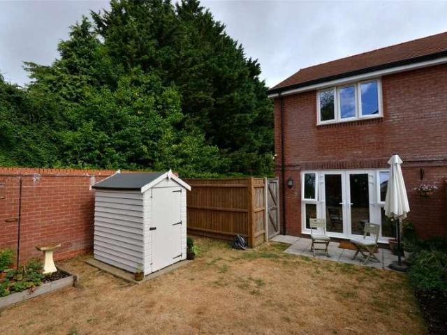 2 bed house for sale