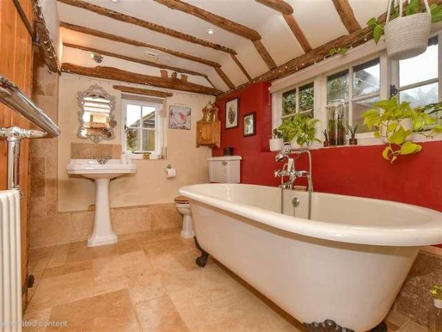 2 bed house for sale
