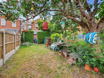 2 bed house for sale