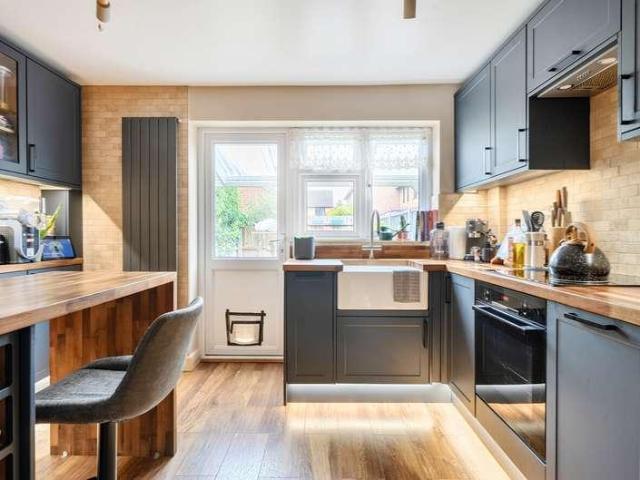 2 bed house for sale