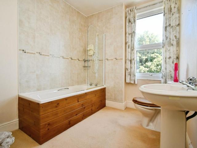 2 bed house for sale