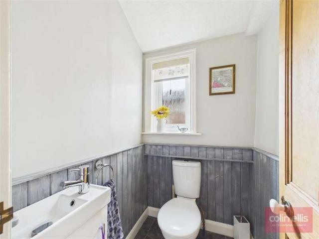 2 bed house for sale