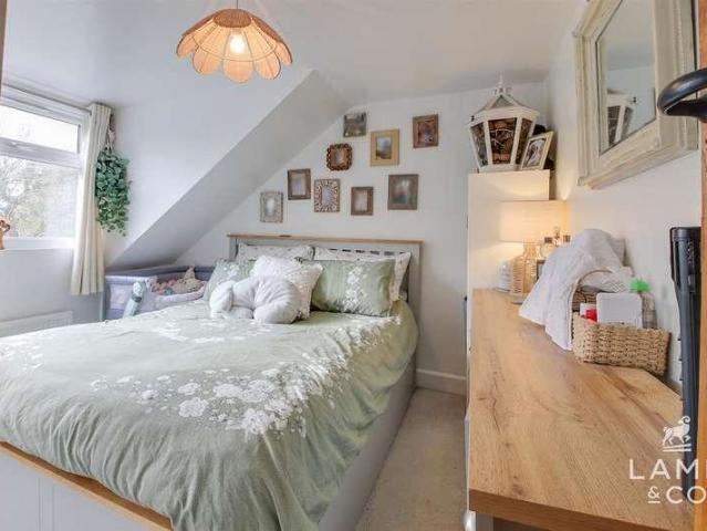 2 bed house for sale