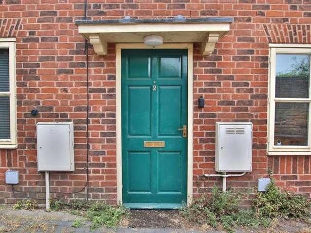 2 bed house for sale