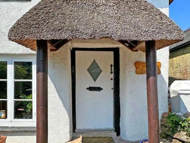 2 bed house for sale