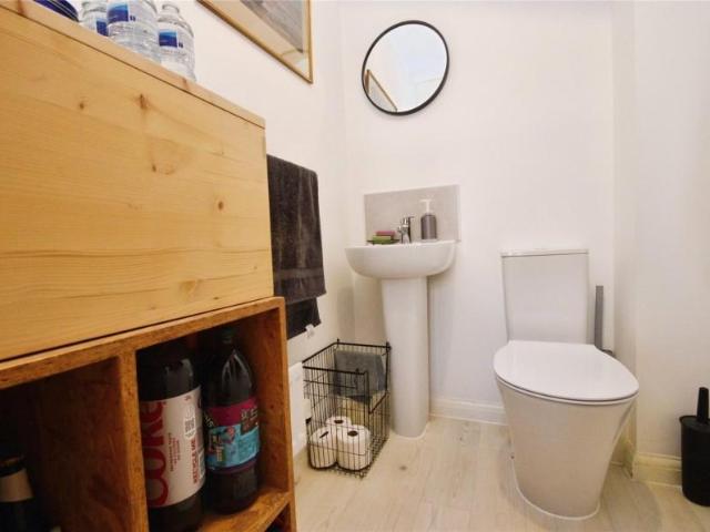 2 bed house for sale