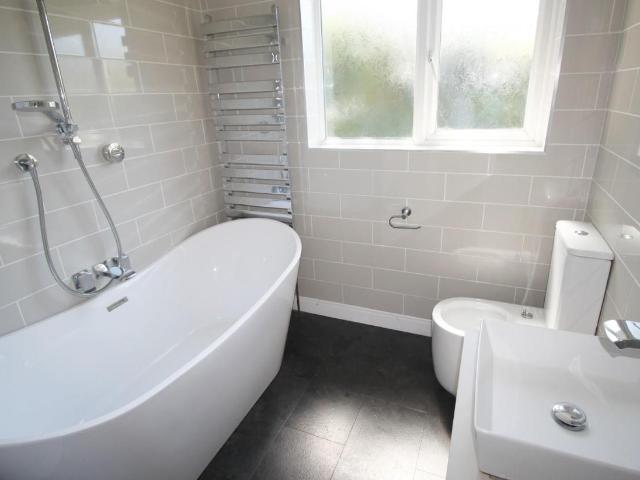 2 bed house for sale