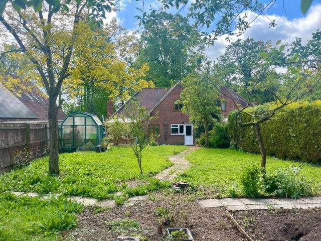 2 bed house for sale