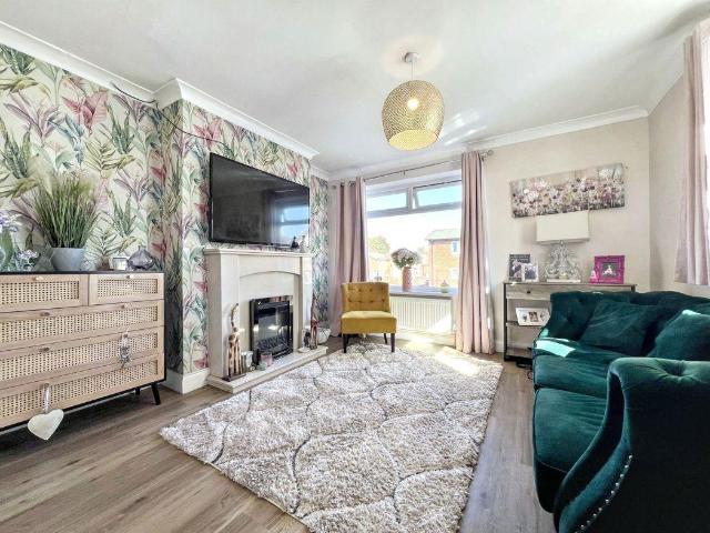2 bed house for sale