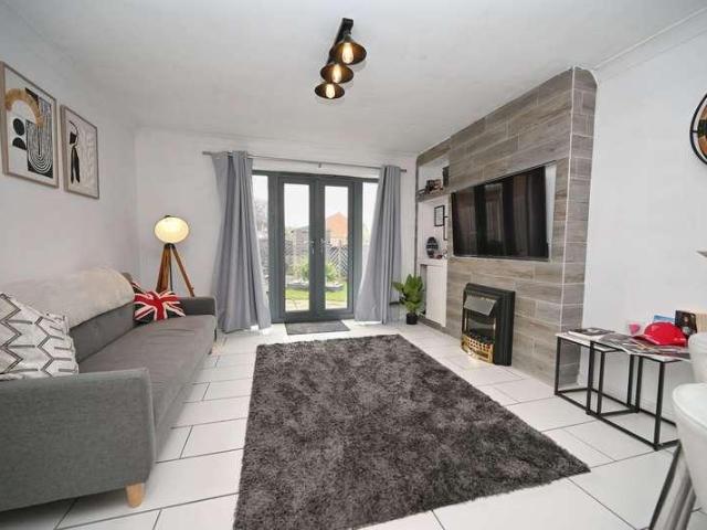 2 bed house for sale