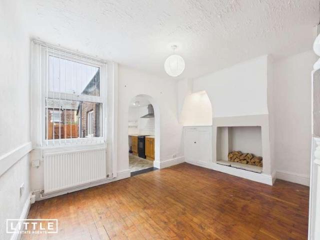 2 bed house for sale
