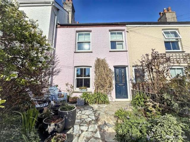 2 bed house for sale