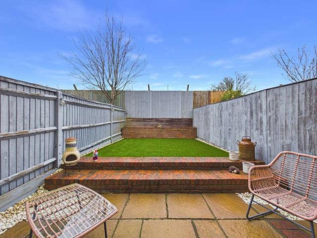 2 bed house for sale