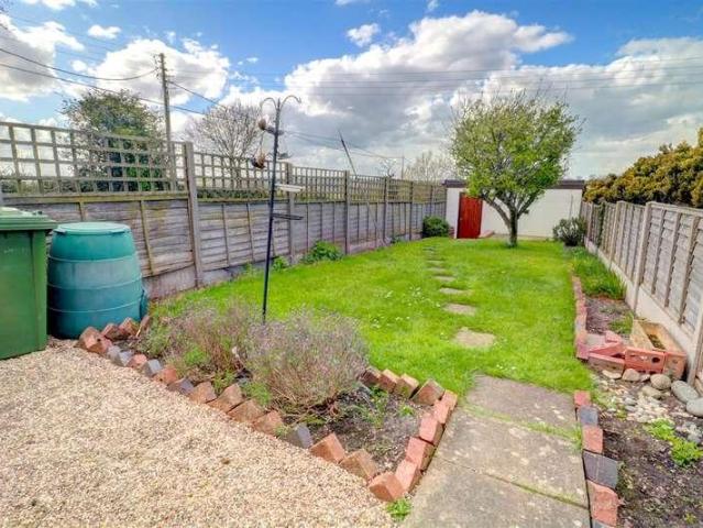 2 bed house for sale