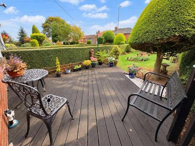2 bed house for sale
