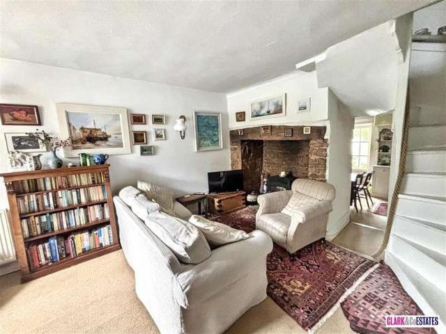 2 bed house for sale