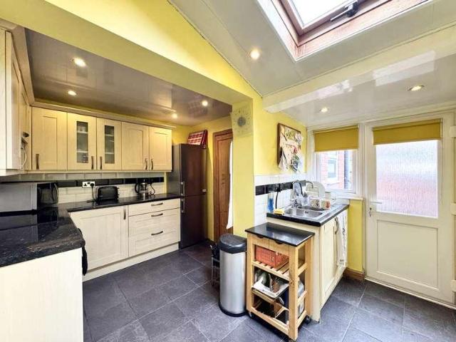 2 bed house for sale