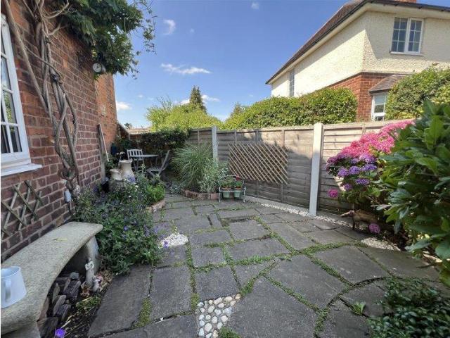 2 bed house for sale