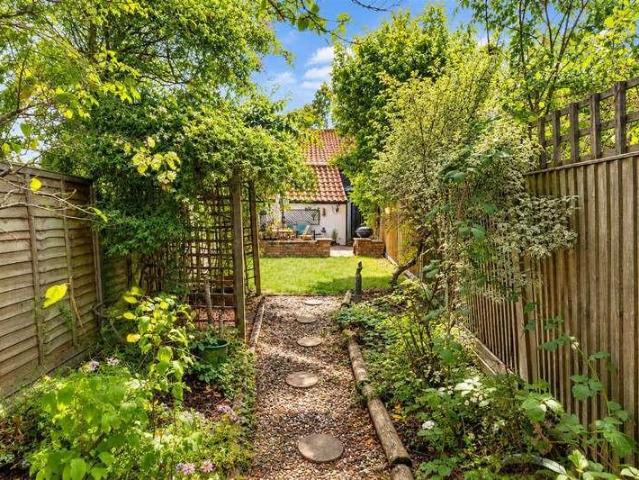 2 bed house for sale