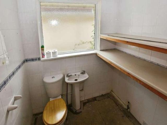 2 bed house for sale