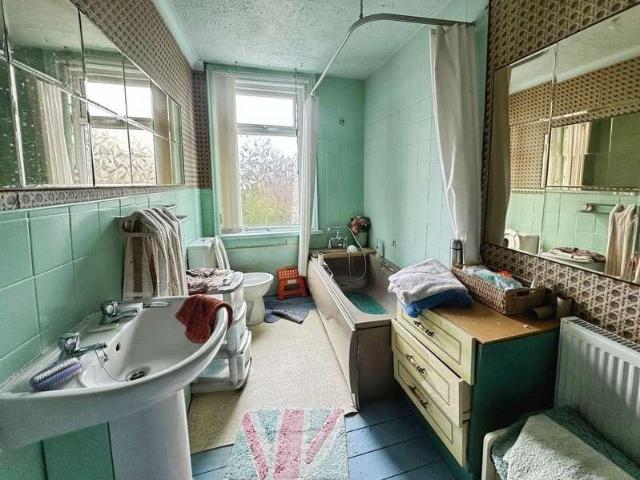 2 bed house for sale