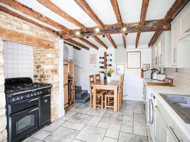 2 bed house for sale