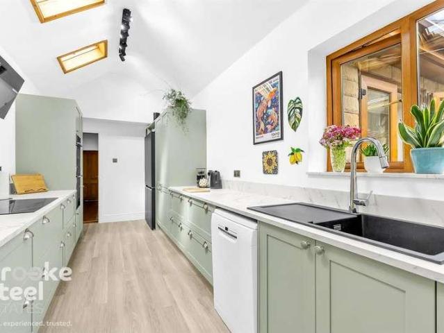 2 bed house for sale