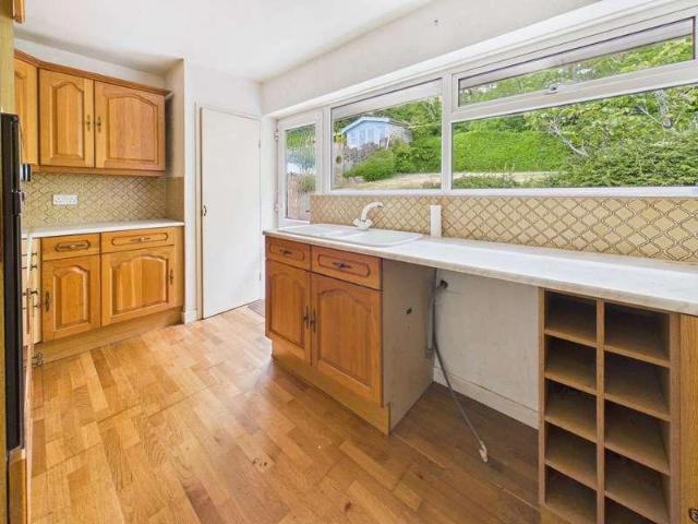 2 bed house for sale