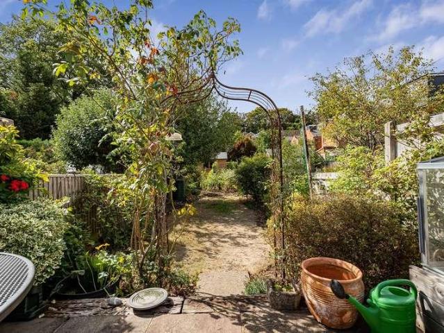 2 bed house for sale