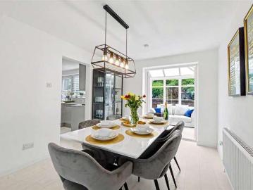2 bed house for sale